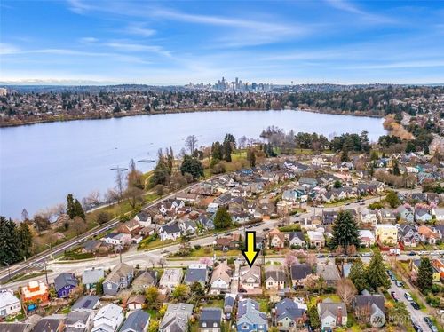 1316 N 77th St, Seattle, WA, 98103-4810 | Card Image