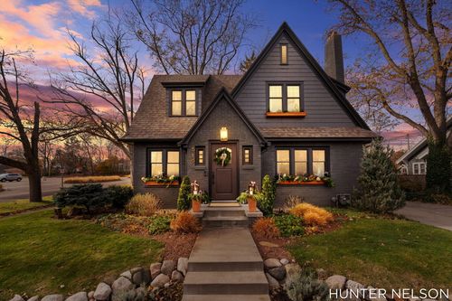 519 S 7th St, Grand Haven, MI, 49417-1826 | Card Image