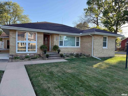 211 W Macarthur Ave, Lewistown, IL, 61542-1162 | Card Image