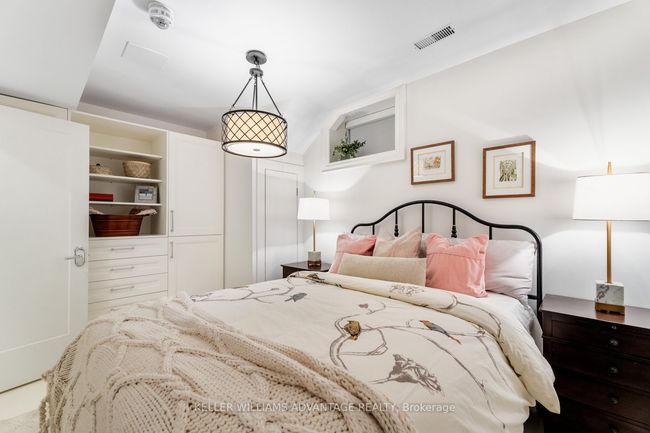 37 Farnham Ave, House other with 5 bedrooms, 5 bathrooms and 1 parking in Toronto ON | Image 33