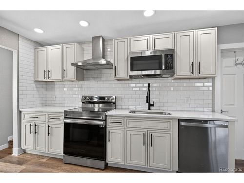 842 Grove St, Denver, CO, 80204-3223 | Card Image