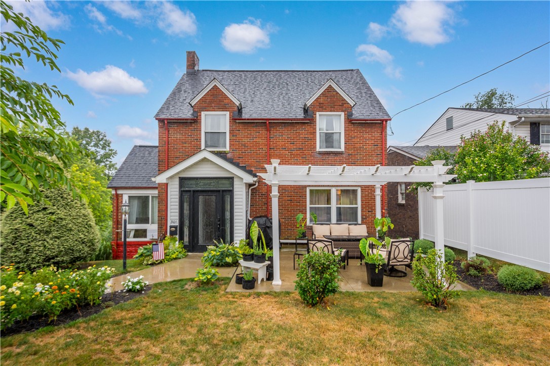 Thornwood Dr, Canonsburg, PA 15317