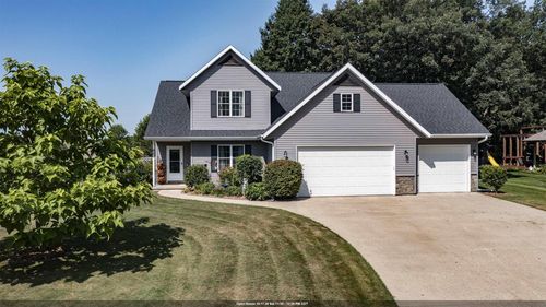 820 Woodland Circle, WAUPACA, WI, 54981 | Card Image