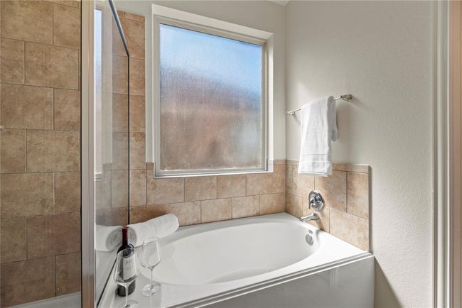 Offer your significant other a show of affection by running them a hot aromatherapy bubble bath in the large soaking tub. As a bonus, put on their favorite music and pour their favorite wine for a truly pampering experience. | Image 16