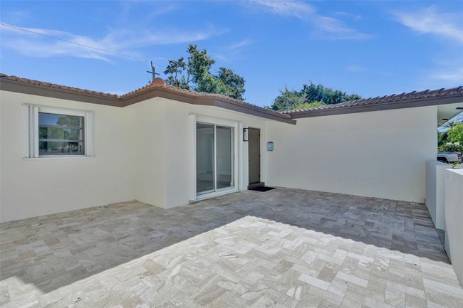 2111 Ne 35 Th St, House other with 3 bedrooms, 2 bathrooms and null parking in Lighthouse Point FL | Image 6