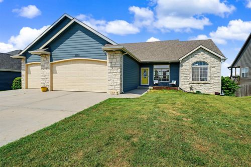 2108 Brookefield Dr, Salina, KS, 67401-3962 | Card Image
