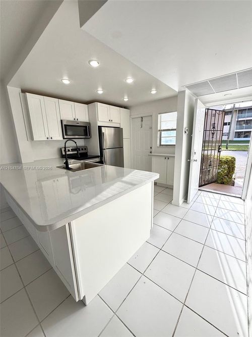 k107-20111 Ne 27th Ct, Aventura, FL, 33180-2090 | Card Image