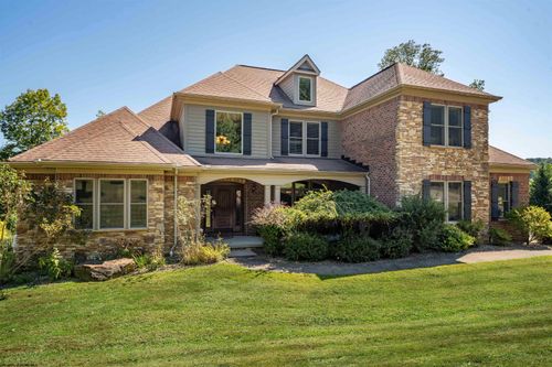 216 Mystic Dr, Morgantown, WV, 26508-8632 | Card Image