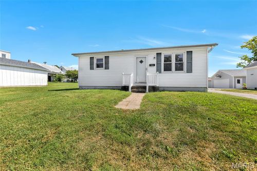 504 Stiening St, Waterloo, IL, 62298-1452 | Card Image