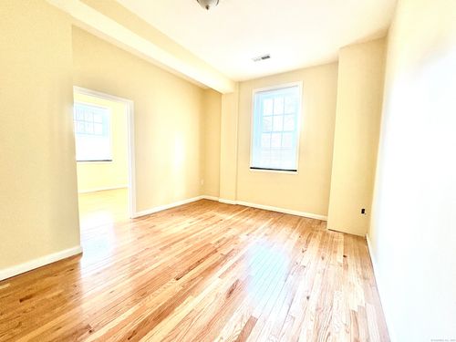 apt-2c-135 W Main St, Waterbury, CT, 06702-2017 | Card Image