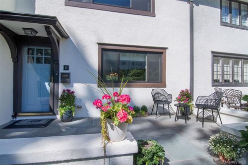 41 Sagamore Rd, Bronxville, NY, 10708-1557 | Card Image