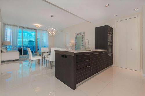 apt-5109-200 Biscayne Boulevard Way, Miami, FL, 33131-2166 | Card Image