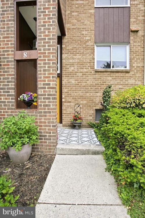 8 Campbell Pl, CAMP HILL, PA, 17011-2530 | Card Image