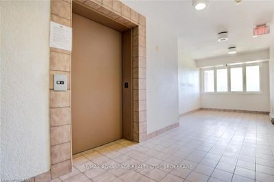 301 - 2230 Trafalgar St, Condo with 3 bedrooms, 2 bathrooms and 1 parking in London ON | Image 2