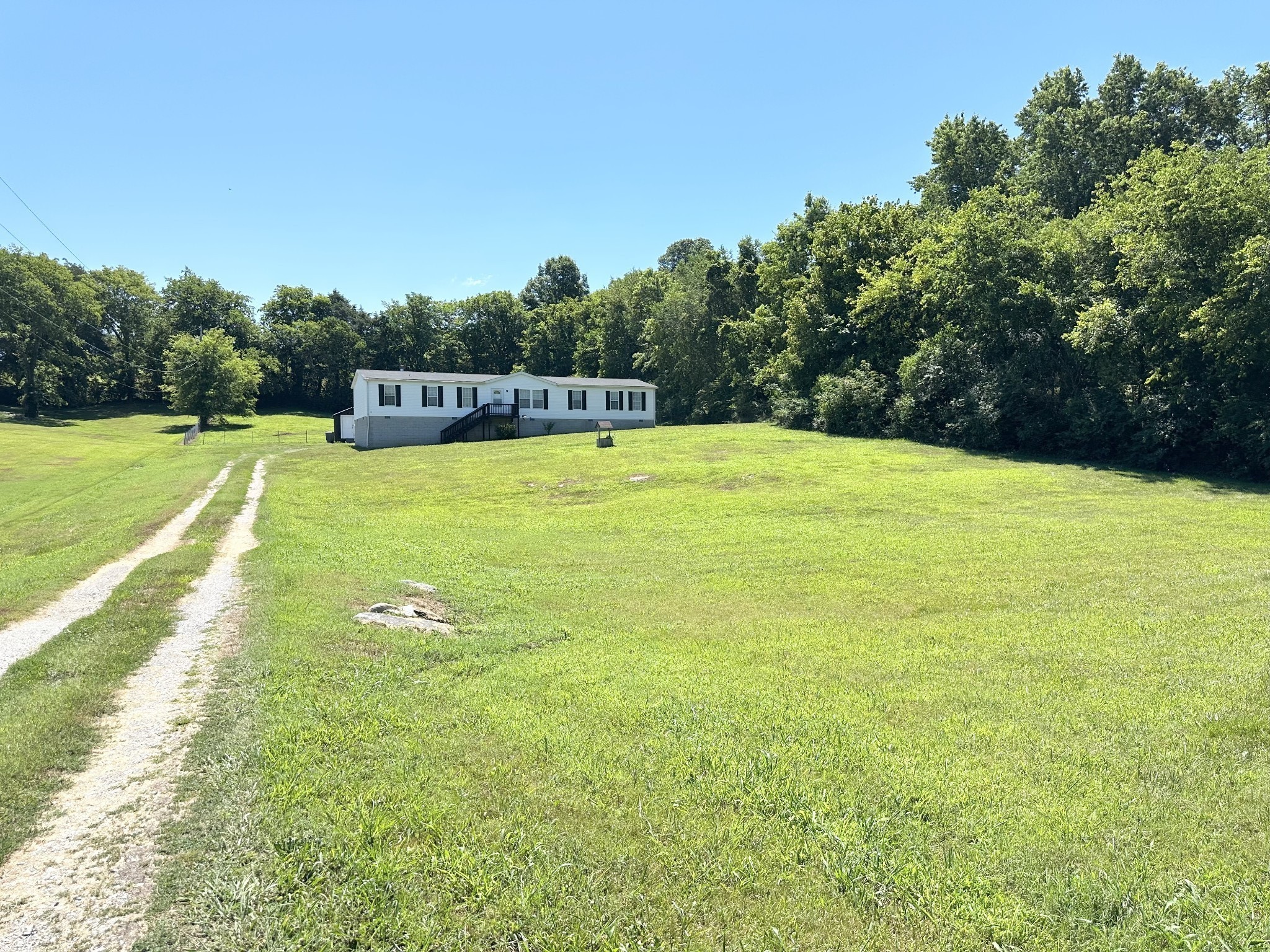 Maple St, Gordonsville, TN 38563