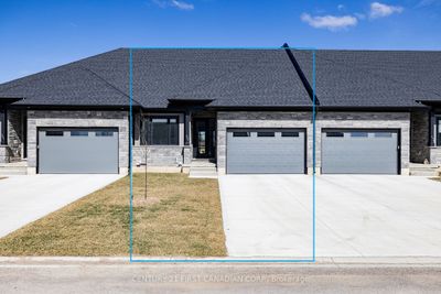 481 Kip Lane, House attached with 2 bedrooms, 3 bathrooms and 3 parking in Wyoming ON | Image 3