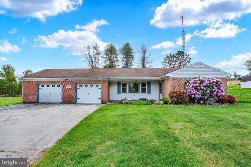 5840 York Rd, SPRING GROVE, PA, 17362-8054 | Card Image