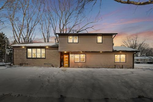 132 W Macarthur St, Sun Prairie, WI, 53590-1435 | Card Image