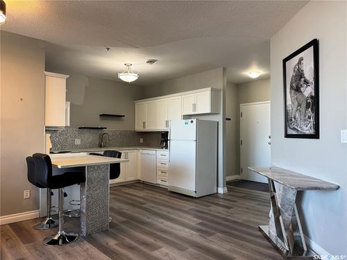 1203-1867 Hamilton St, Regina, SK, S4P2C2 | Card Image