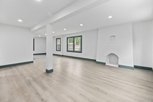 15781 Washburn St, Detroit, MI, 48238-1092 | Card Image