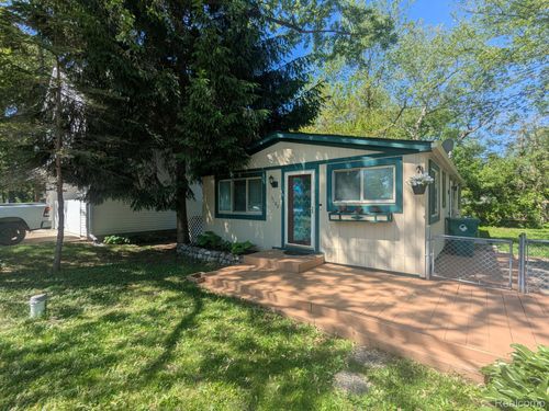 3180 Mapledale St, Commerce Township, MI, 48382-4355 | Card Image