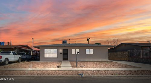 8948 Matterhorn Dr, El Paso, TX, 79904-1529 | Card Image