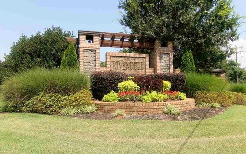 121 Loudwater Dr, Anderson, SC, 29621-3672 | Card Image