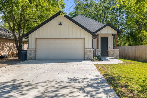 400 Leuty St, Justin, TX, 76247-4500 | Card Image