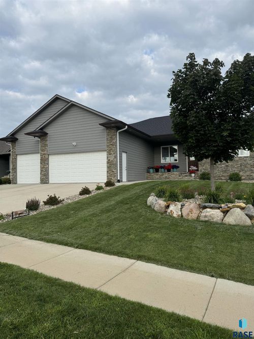 1013 N Danielle Dr Drive, Sioux Falls, SD, 57103 | Card Image