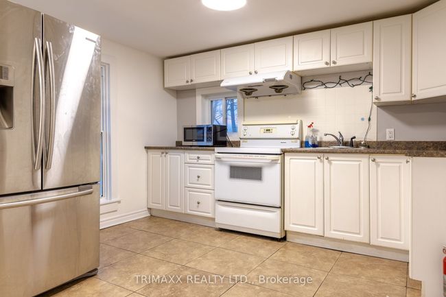 45 Chestnut St E, House other with 3 bedrooms, 2 bathrooms and 2 parking in Saint Catharines ON | Image 11