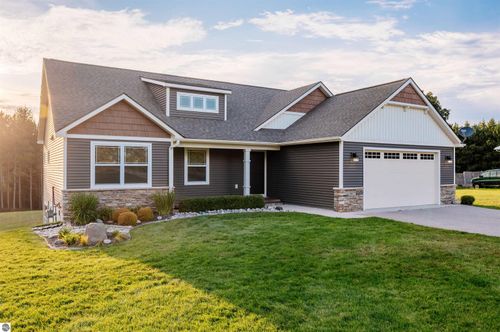 3877 E Long Lake Rd, Traverse City, MI, 49685-8877 | Card Image