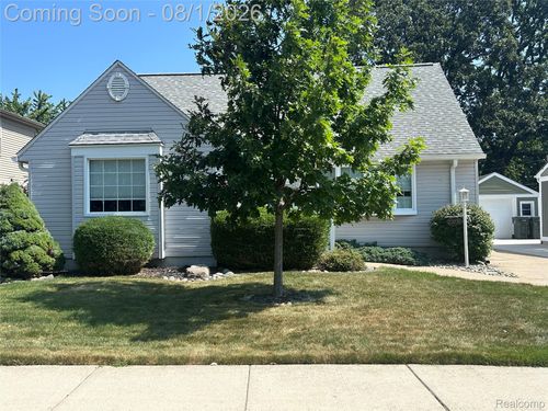 23231 Detour St, Saint Clair Shores, MI, 48082-2031 | Card Image