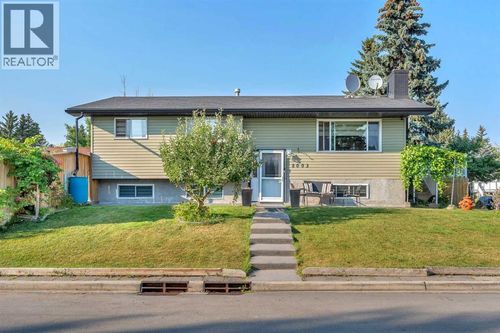 2003 Pinepoint Rd Ne, Calgary, AB, T1Y1W9 | Card Image