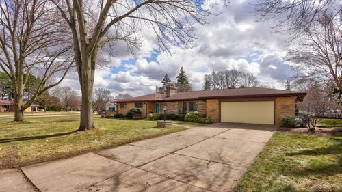 4975 Henry Dr, Saginaw, MI, 48638-5679 | Card Image