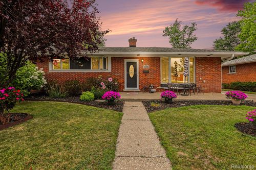 8965 Shannon Drive, Sterling Heights, MI, 48314 | Card Image