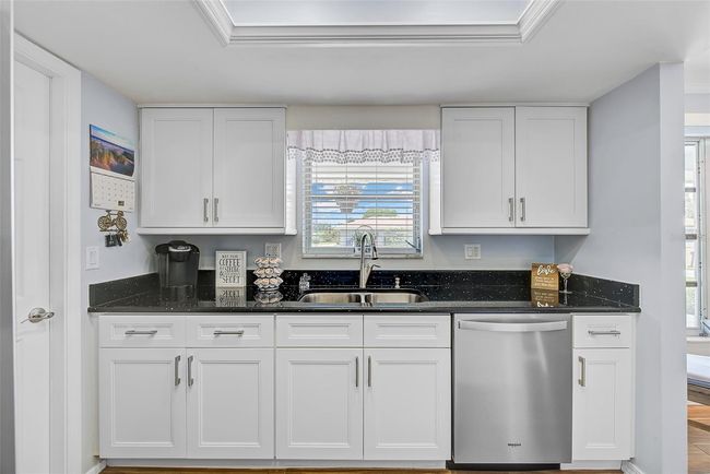 308 Matisse Cir E, House other with 3 bedrooms, 2 bathrooms and null parking in NOKOMIS FL | Image 13