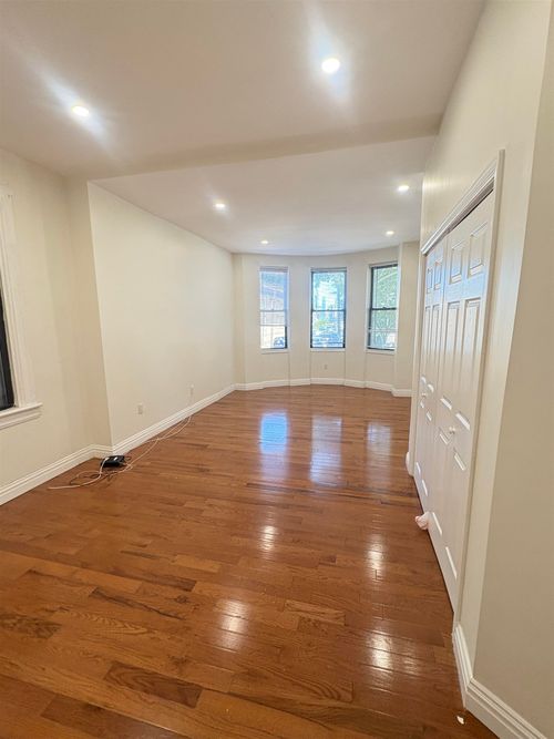 1-447 Gregory Ave, Weehawken, NJ, 07086-5601 | Card Image