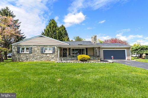 4 Pleasant Dr, LANCASTER, PA, 17602-1432 | Card Image