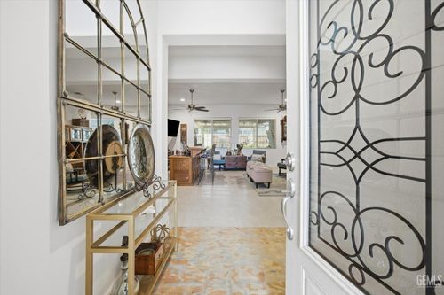 9106 Del Palma Dr, Bakersfield, CA, 93314-8569 | Card Image