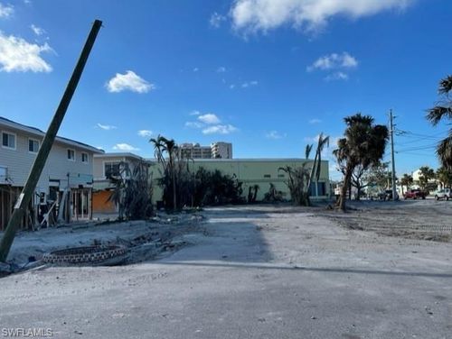 81 Mango St, FORT MYERS BEACH, FL, 33931-3230 | Card Image