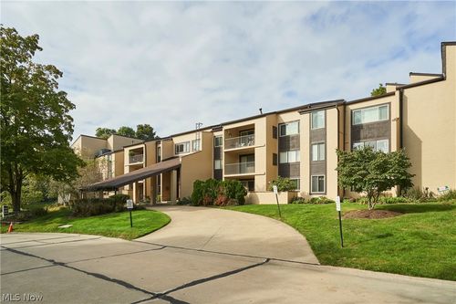 101-1008 Bunker Dr, Fairlawn, OH, 44333-3069 | Card Image