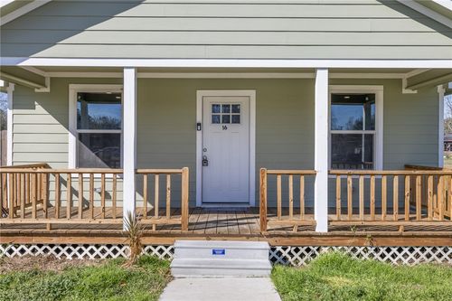 16 Lenora Dr, Hearne, TX, 77859-3284 | Card Image