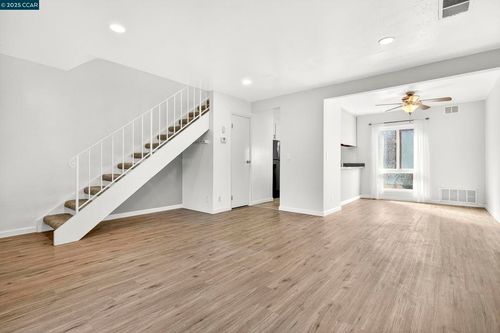 101 Villa Cir, Fairfield, CA, 94533-2524 | Card Image