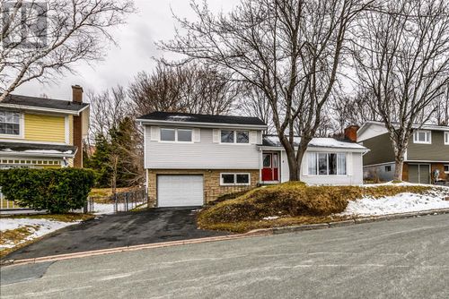8 Donegal Pl, St. John's, NL, A1B3L6 | Card Image