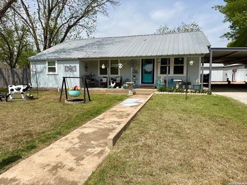 413 Southview St, Graham, TX, 76450-3433 | Card Image