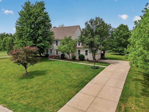 568 Shatz Dr, Valparaiso, IN, 46385-8834 | Card Image