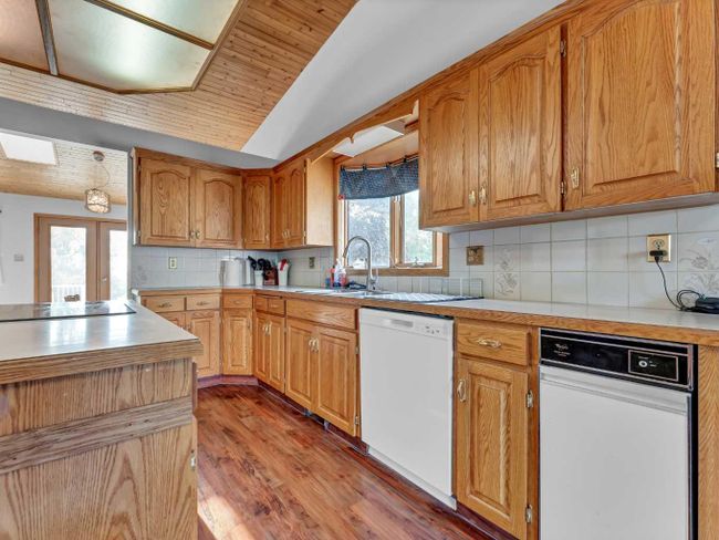915 7 Street Se, Home with 4 bedrooms, 3 bathrooms and 2 parking in Redcliff AB | Image 8
