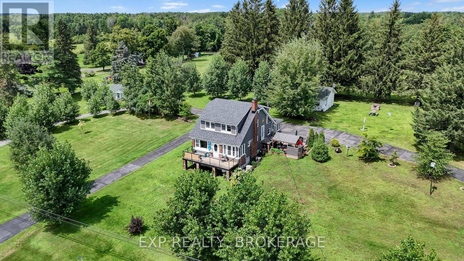 Residential in Front of Leeds & Seeleys Bay