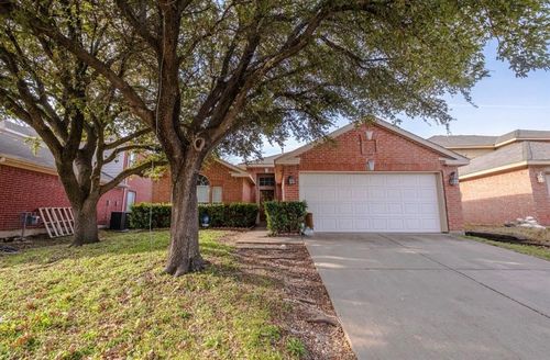 817 Stafford Station Dr, Saginaw, TX, 76131-4911 | Card Image