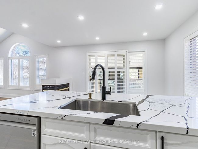 74 Pinebrook Cir, House other with 5 bedrooms, 2 bathrooms and 4 parking in Caledon ON | Image 13
